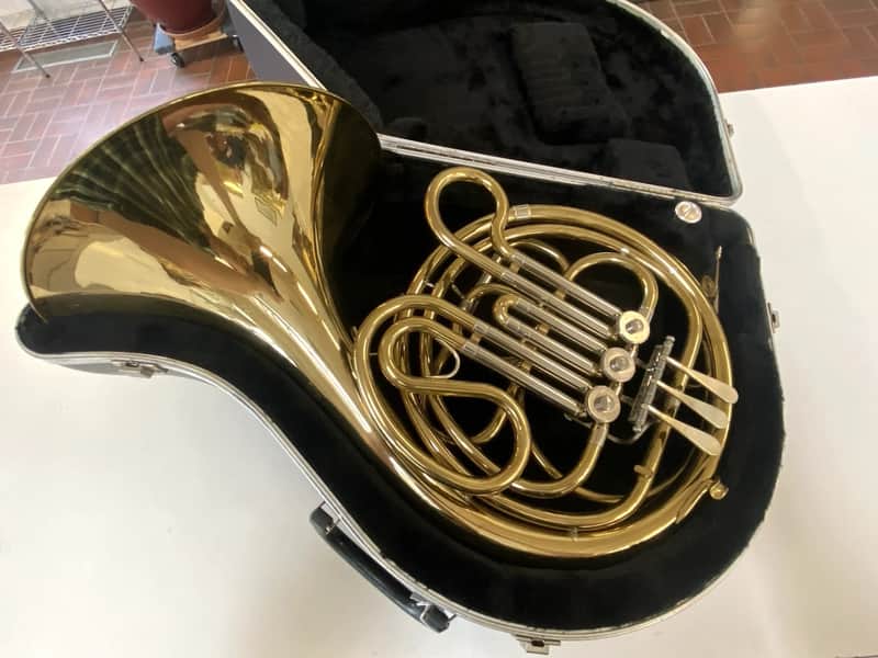 Very Clean Used Holton H602 Single F French Horn in Yellow Brass, Lacquered; with Case,Mouthpiece image 1