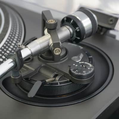 Technics SL-1210 MK3 Professional DJ Turntable Pair - Black - 240V image 9