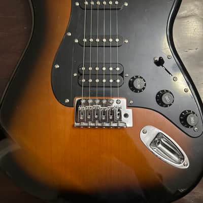 Squier Sonic Stratocaster 2023 - Present - 2-Color Sunburst image 4
