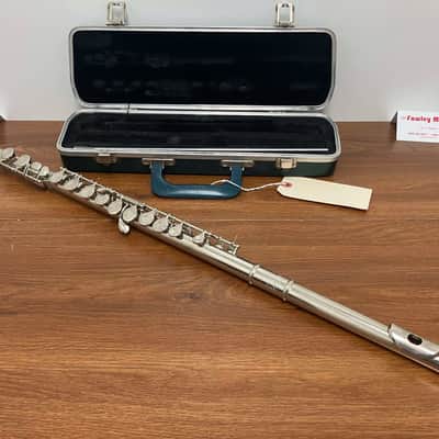 Bundy BFL-300 Closed-Hole Flute with Offset G, C Foot 2010s - Silver image 8