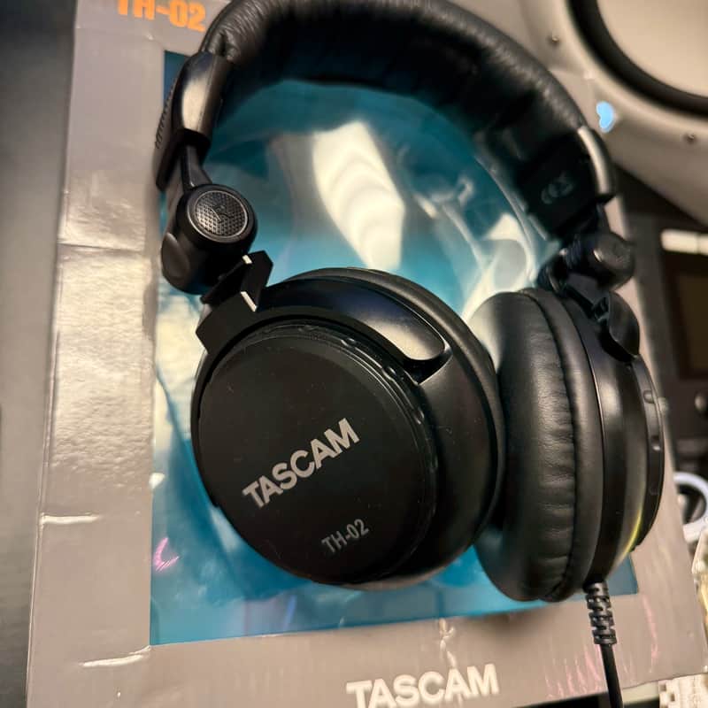 TASCAM TH02 image 1