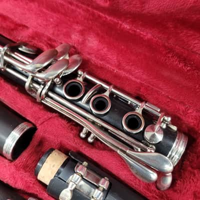 Buffet Crampon E11 Intermediate Bb Clarinet - Black image 7