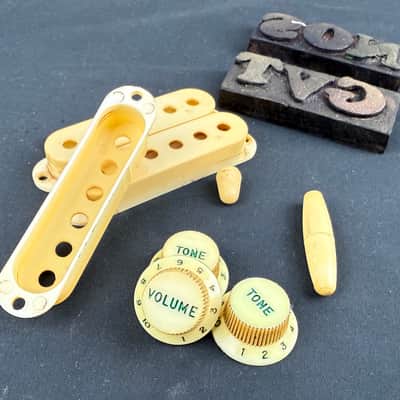 General Vintage Tone Pre CBS Nylon 59 - 65 Set Covers / Knobs / tips for Stratocaster ®️ Tool marks - heavy  ivory Heavy ivory image 3