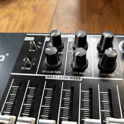 Arturia MiniBrute 25-Key Synthesizer 2012 - 2018 - Black image 3