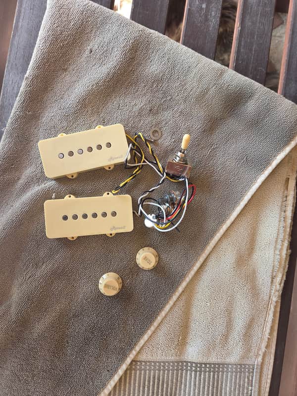 Jazzamaster Pickup set with harness and knobs Roswell WORKING image 1