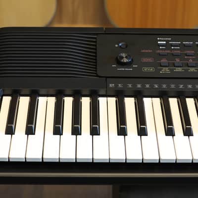 Yamaha PSR-E273 61-Key Arranger Keyboard 2020 - Present - Black image 2