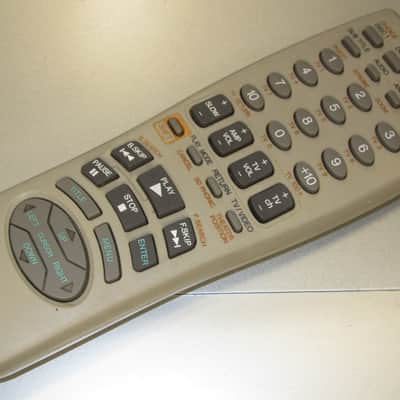 JVC XV-N44 CD and DVD Player w PCM Optical and Co-ax Outputs image 3