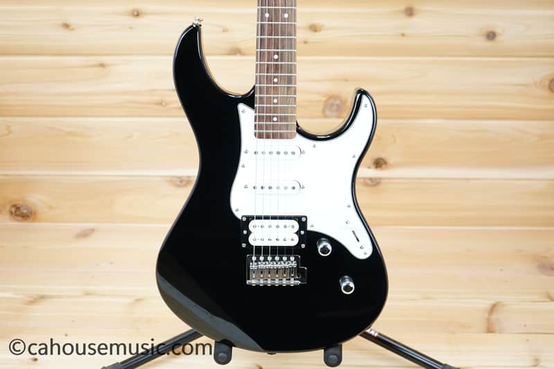 Yamaha PAC112V-BL Pacifica HSS with Rosewood Fretboard - Black image 1