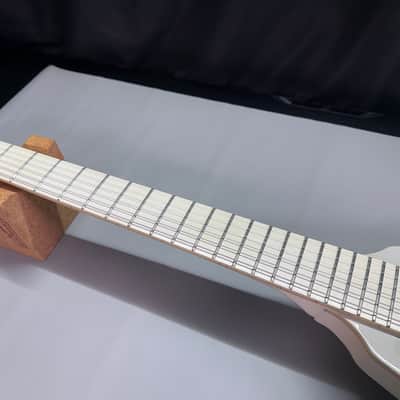 2016 Epiphone Brendon Small Signature "Snow Falcon" Flying V - Snow Burst image 6