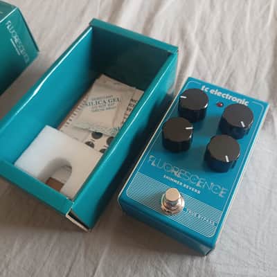 TC Electronic Fluorescence Shimmer Reverb | Reverb TC Electronic Fluorescence Shimmer Reverb | Reverb