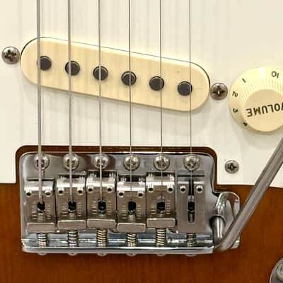 Fender Eric Johnson Signature '54 "Virginia" Stratocaster 2020 - Present - 2-Color Sunburst image 3