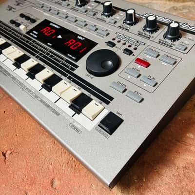Roland MC-303 Groovebox image 2