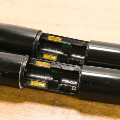Shure UR4D Wireless Receiver w/ two UR2/SM58 Handheld Mics - L3 Band CG0128N image 25