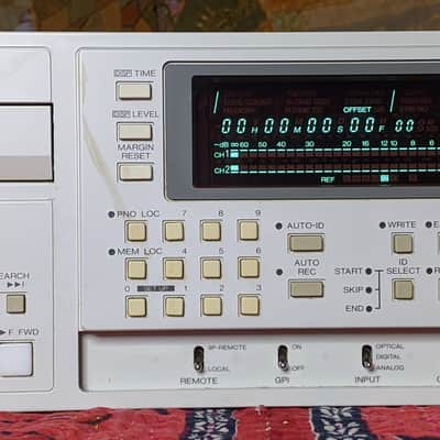 Fostex D-15 Professional Timecode Digital Master Recorder DAT image 2