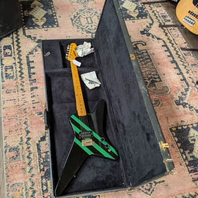 Kramer Voyager 1981 w/ Pre-Lawsuit Headstock and Original Hardshell Case image 7