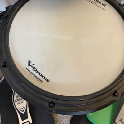 Roland TD-17KVX V-Drum Kit with Mesh Pads + Vic Firth sticks + TAMA iron cobra hi hat stand + Pearl P930 kick drum pedal imagen 3
