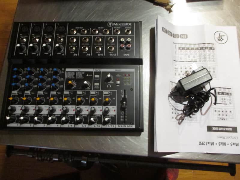 Mackie Mix12FX 12-Channel Compact Mixer with Effects 2015 - Present - Black image 1
