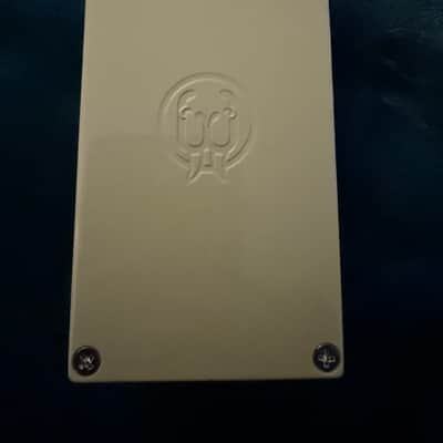 Walrus Audio Eons Five-State Fuzz 2022 - Present - Sandy Tan / Goat Graphic image 2