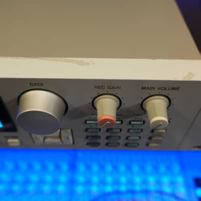 Akai S3000XL Sampler - New high-contrast LED-backlit display! image 5