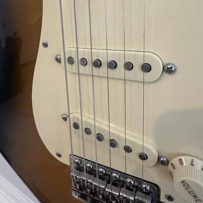 Fender Eric Johnson Stratocaster with Maple Fretboard 2005 - Present - 2-Color Sunburst image 3