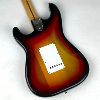 Fender Stratocaster 1974 - Sunburst, Maple neck  Super clean. with original hard  Fender Tolex case image 8