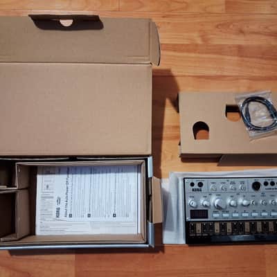 Korg Volca Bass Analog Bass Sequencer/Synthesizer 2013 - Present - Silver/Black image 2