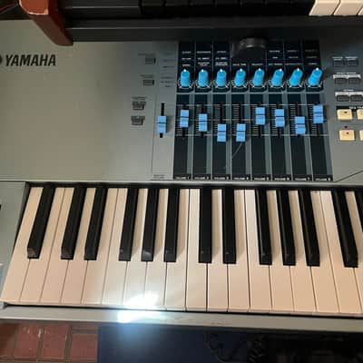 Yamaha Motif XS8 88 key synthesizer/workstation 2010 - Blue image 9