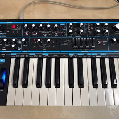 Novation Bass Station II 25-Key Monophonic Synthesizer 2013 - Present - Black