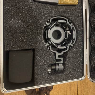 AKG C414 XLII Large Diaphragm Multipattern Condenser Microphone 2010s - Black image 4