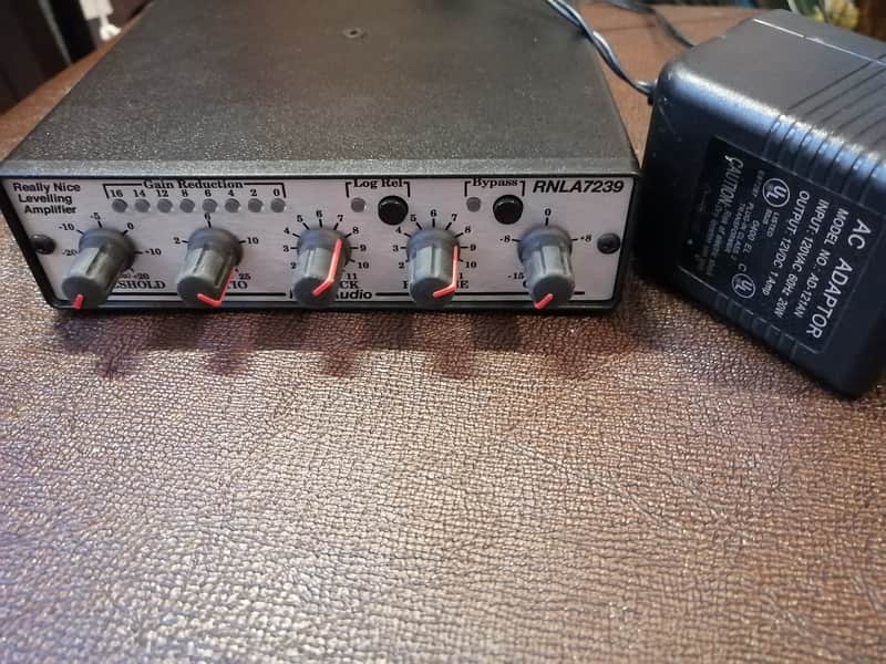 FMR Audio Really Nice Leveling Amplifier RNLA 7239 2000s - Silver image 1