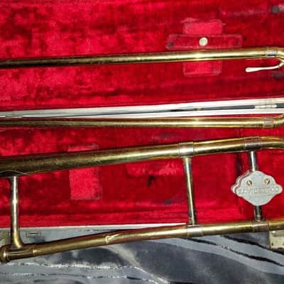 Holton Collegiate Trombone, with case and mouthpiece, USA. Acceptable condition image 8