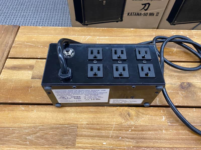 ZeroSurge 8R15W - 8 Outlet Plug-in Surge Protector image 1