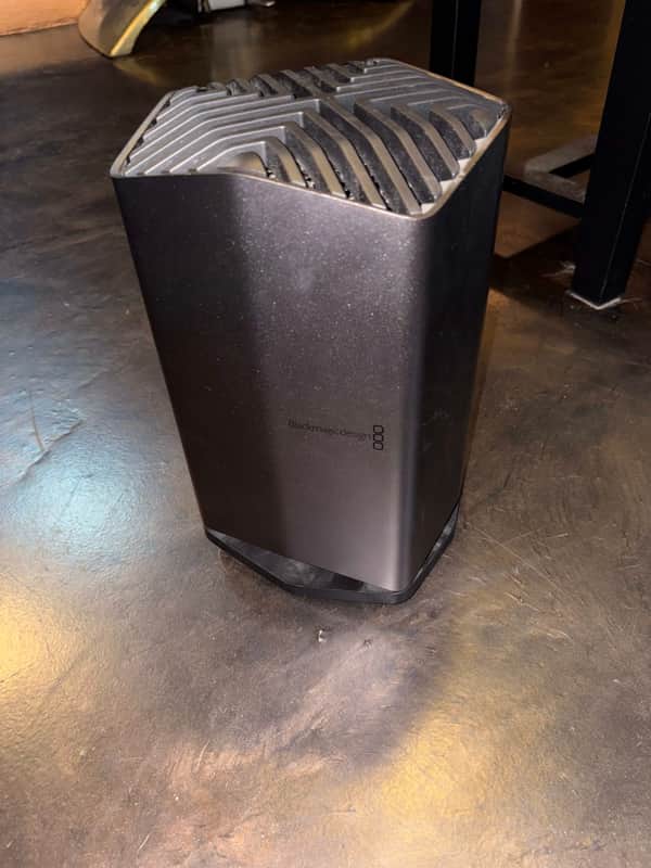 Black Magic Design Pro Vega eGPU 56 - Grey/Black image 1