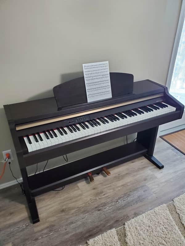 Yamaha Clavinova CLP-920 Electric Piano (circa. 2000) 88-Keys Yamaha Clavinova CLP-920 Electric Piano (circa. 2000) 88-Keys