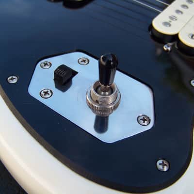 Fender Classic Player Jaguar HH, Hard Case, Kurt Cobain Switch, 2 pickguards, Sperzel Tuners image 6