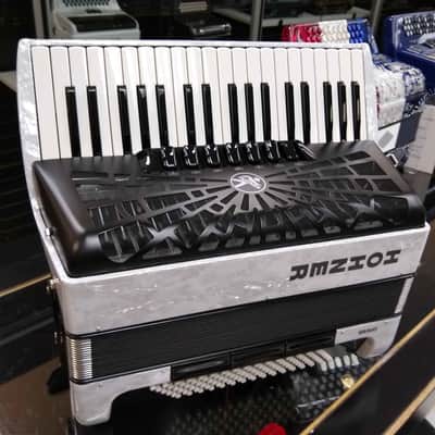 Hohner Bravo III 96 Bass Piano Accordion White Polish image 2