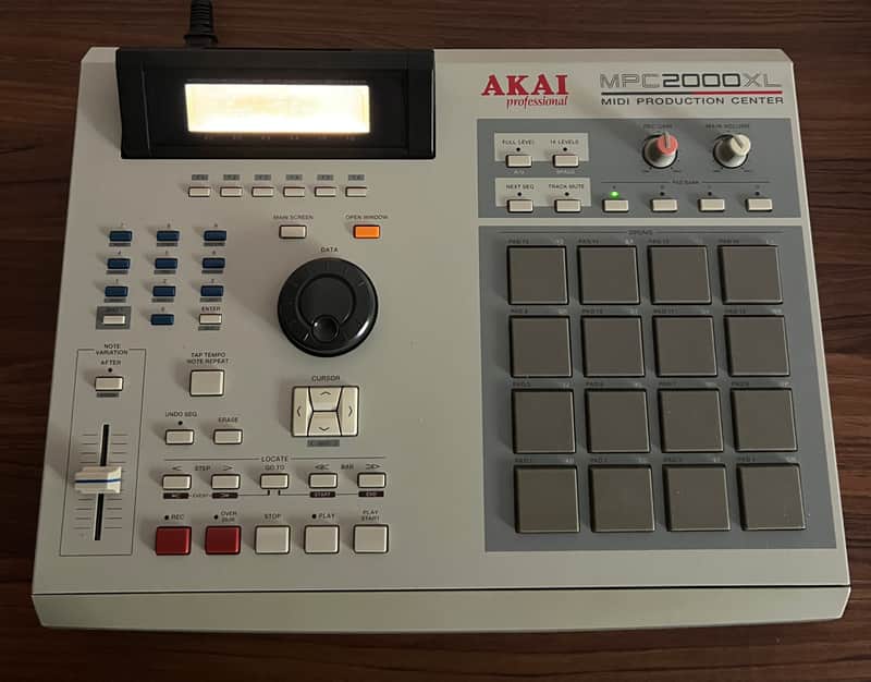 Akai MPC2000XL MIDI Production Center 2000 - 2005 - Grey image 1