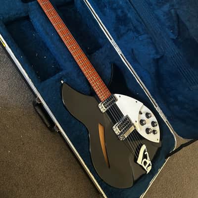 Rickenbacker 330 1997 Classic Jet glo Black tuxedo great condition image 8