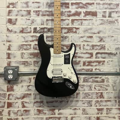 Fender Player Stratocaster with Maple Fretboard 2018 - Present - Black image 1