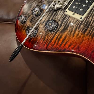 PRS Tremonti 2020-2023 - Cherry charcoal burst image 13
