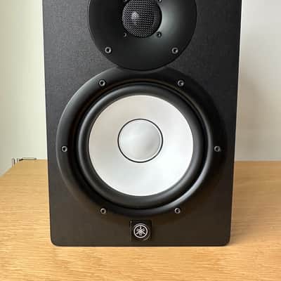 Yamaha HS7 6.5" Powered Studio Monitor (Single) 2015 - Present - Black image 1