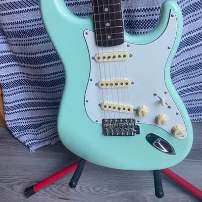 Fender Vintera II 70's Stratocaster and gig bag Rosewood Fingerboard Surf Green image 2