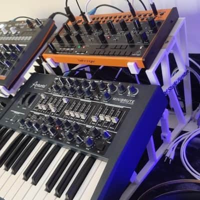 Stand Behringer crave & Arturia Minibrute - 3dstudiofurniture