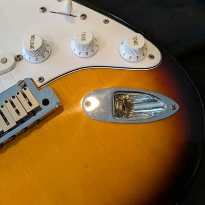 Fender 40th Anniversary American Standard Stratocaster with Maple Fretboard 1994 - Brown Sunburst image 4