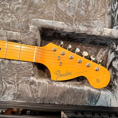 Fender 68 Reissue Stratocaster sunburst made in japan image 5