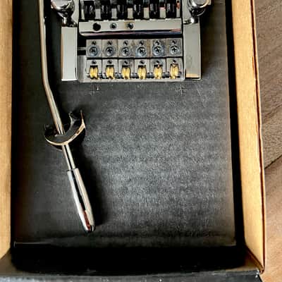 N.O.S Original 80’s Kahler 7200 Tremolo Bridge System + String Lock image 4