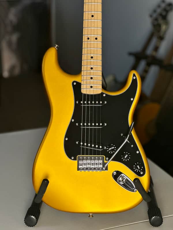 Fender Standard Stratocaster Satin, Maple Fingerboard - Blaze Gold 2013 image 1