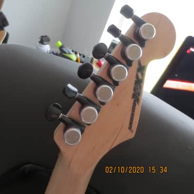 Kramer Baretta/George Lynch Custom paint Tiger .....Mint condition great deal image 8