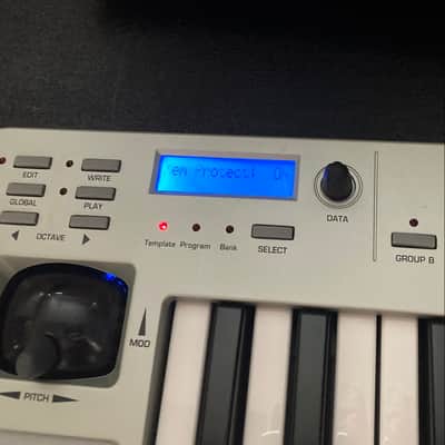 Novation ReMOTE 25 LE • USB MIDI Controller Keyboard • 25-Key • with box, power adapter + usb cable image 8