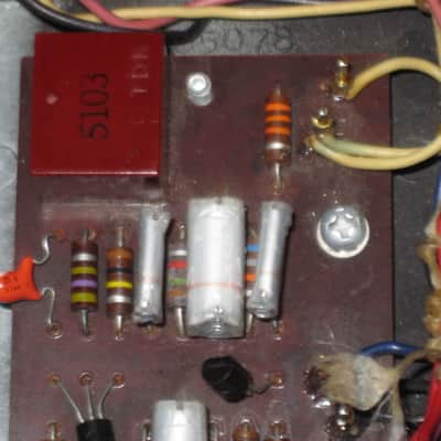 used vintage 1970s (Ser # 1972574) Thomas Organ Cry-Baby Wah, model 95-910511, has orig TDK 5103, + battery (pot is NOT scratchy, works fine) battery clip was repaired, original foam padding for battery compartment area replaced, + extra rubber feet image 4